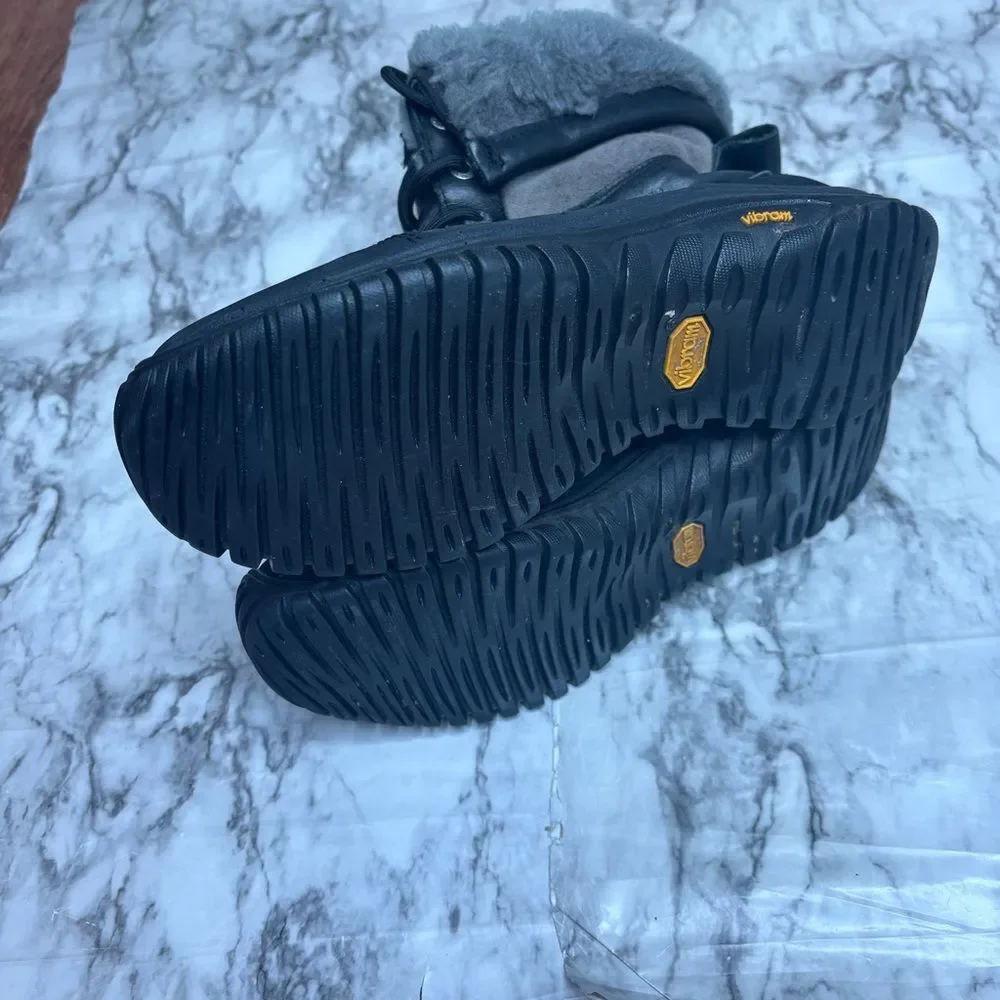 UGG Adirondack Boots snowshoes winter boots size 9.5 black grey faux fur lined